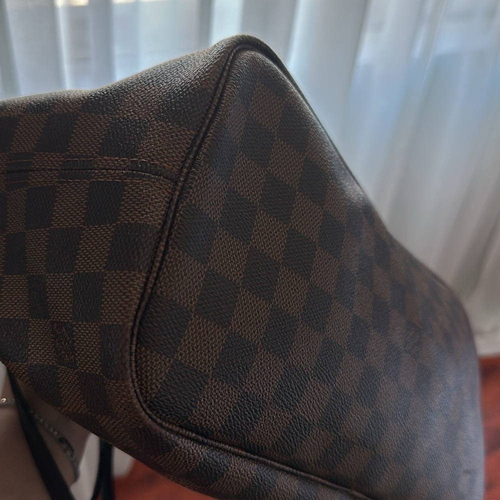 Louis Vuitton MM Neverfull - Picture 9 of 14